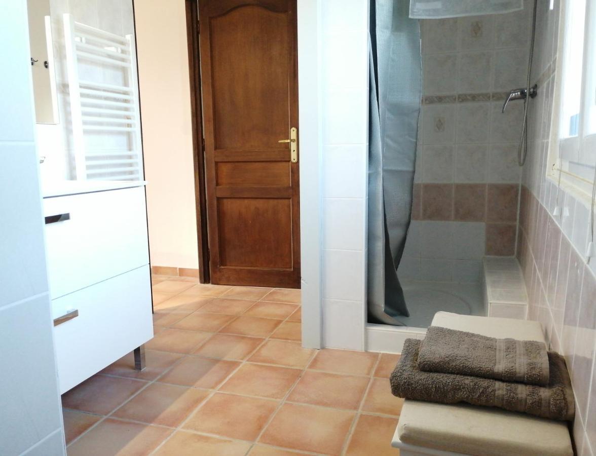 Les 3 Hirondelles Apartment ปอง-แซ็ง-เอสปริ ภายนอก รูปภาพ